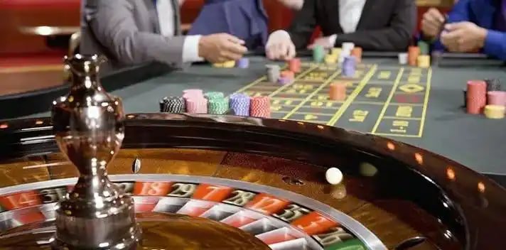 Live Qiu Qiu dealer table on nirwana88bet showing tile distribution